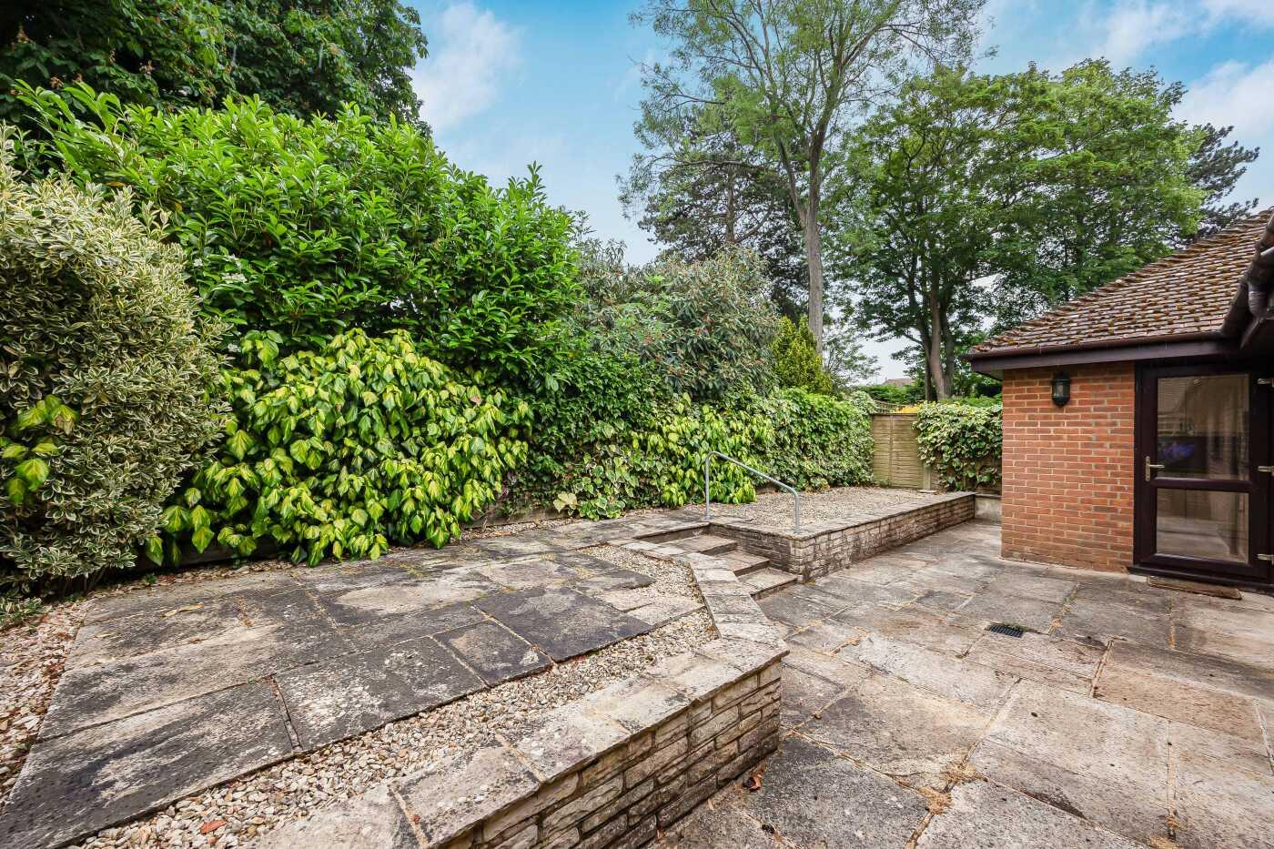 2 bed property in Chalcraft Close, Henley-On-Thames